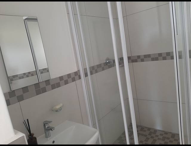2 BEDROOM APARTMENT FOR SALE IN UMHLANGA RIDGE